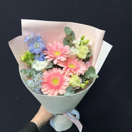 Букет_Розовые герберы и дельфиниум